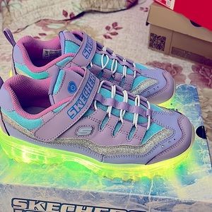 Skechers girls shoes lights ice D”lights snow park size 4